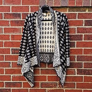 Romeo + Juliet Couture Aztec reversible sweater cardigan black and white Small